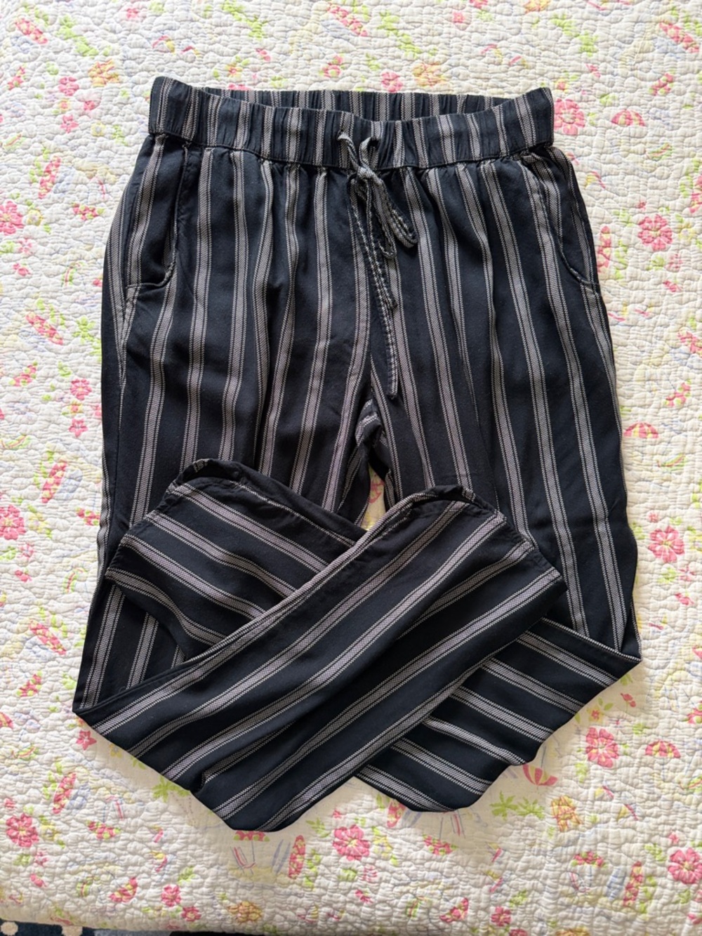 American Eagle Black Striped Drawstring Pants